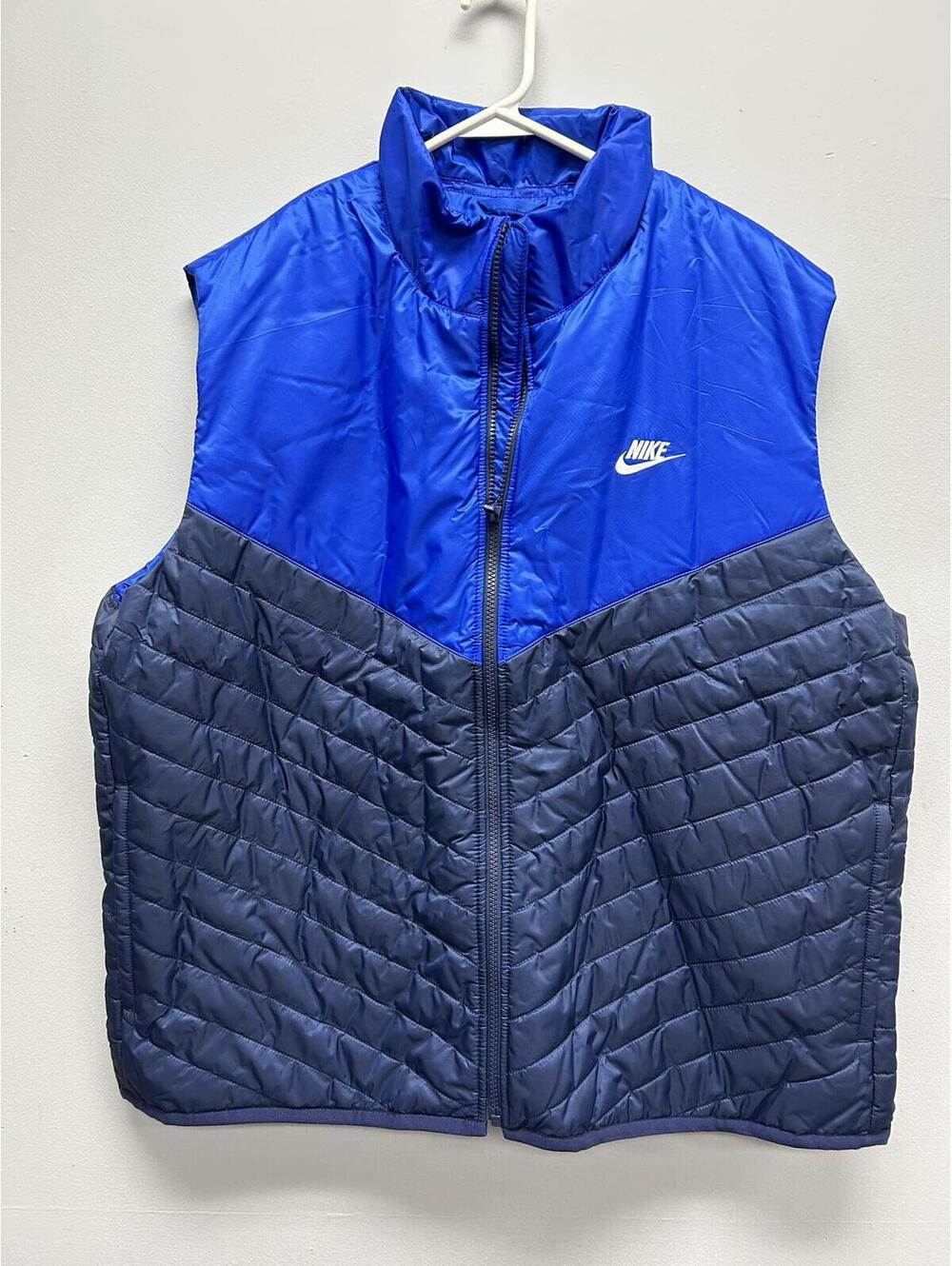 Nike Men's Puffer Vest Blue and Navy